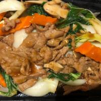  Vegetable with Beef Chow Fun Gravy 菜远牛肉湿炒河粉 · 