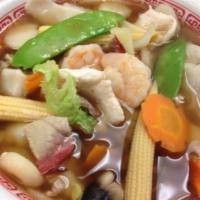 26. Quart of House Special Wonton Soup · Comes with shrimp, chicken, bbq pork, vegetable, rice and 4pieces of Wonton.