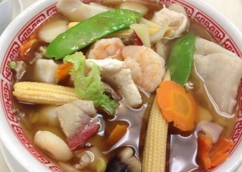 26. Quart of House Special Wonton Soup · Comes with shrimp, chicken, bbq pork, vegetable, rice and 4pieces of Wonton.