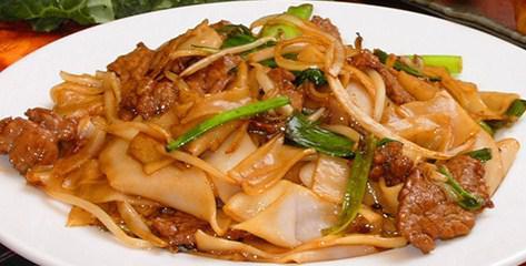 36. Beef Ho Fun · Served with rice noodle (Hu Fun) or thin rice noodle (Mei Fun).