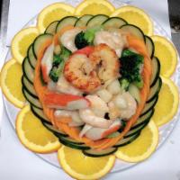 C2. Seafood Delight · Lobster, fresh jumbo shrimp, scallop, and crabmeat sauteed with Chinese vegetable.