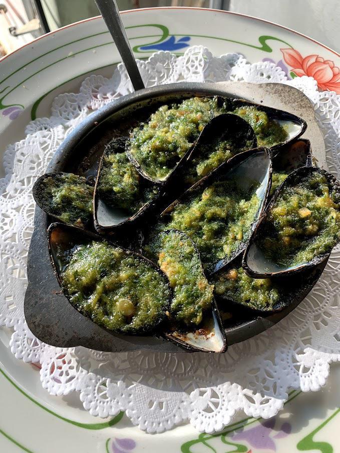Moules provençale · mussels, garlic and parsley
