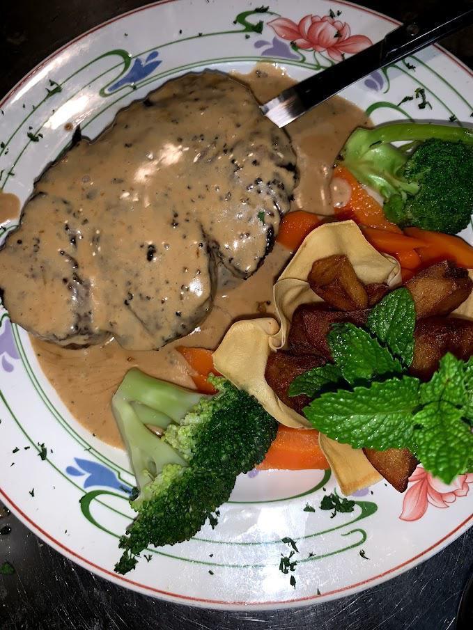 Filet au Poive · Filet mignon broiled with pepper sauce.