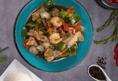  Black Pepper · Stir-fried bell peppers, onions, green onions and black peppers in a light Thai sauce.