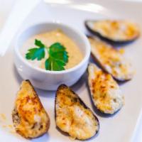 Green Mussel · Five pieces grilled mussel with special sauce.