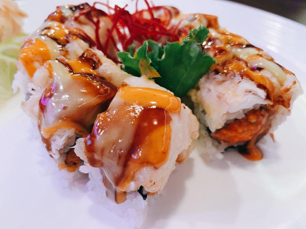 Snow white (New) · Spicy white tuna and crunch inside, deep fry white fish on the top with special sauce .
