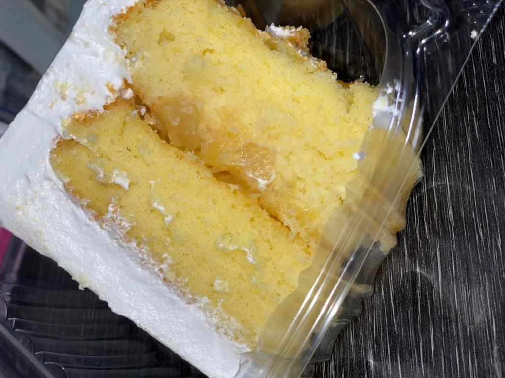 Pineapple Cake · Dominican cake with pineapple filling 
