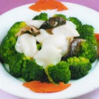 Steamed Scallop with Broccoli · Steamed with sauce on the side and served with white rice. 