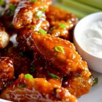 8 Chicken Wings with Garlic Sauce · 