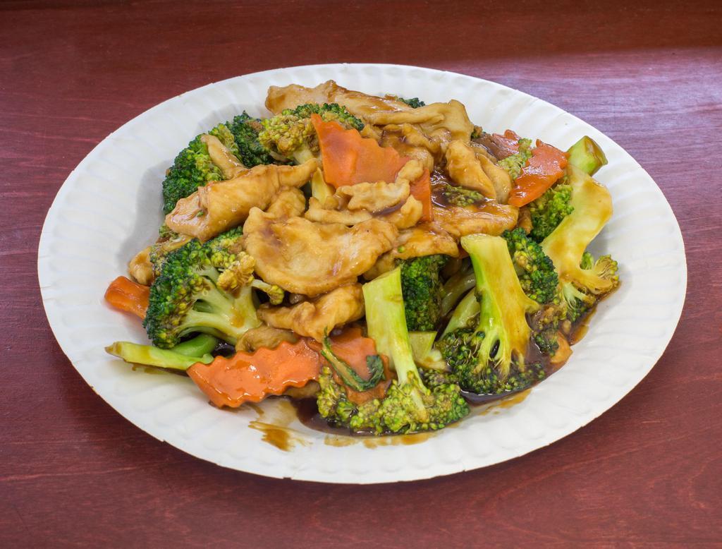60. Chicken with Broccoli芥兰鸡 · Served with white rice.