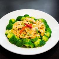 Rama Chicken · Steamed chicken and broccoli, peanut sauce.