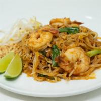 Pad thai · Thin rice noodles, tofu, egg, chives, peanuts, tamarind sauce. 