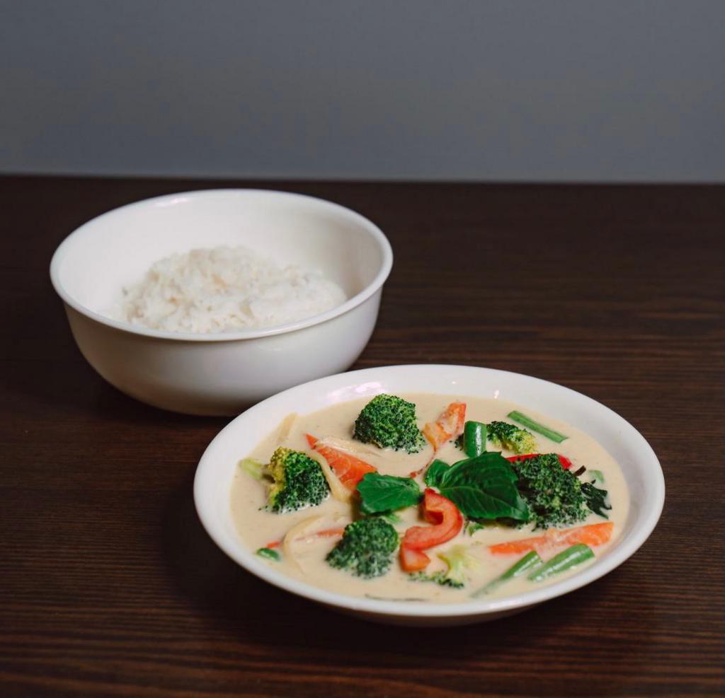 Green curry · Bamboo shoots, eggplant, peppers, basil. White rice.