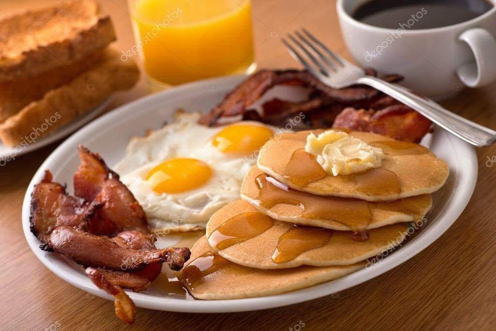Pancakes con Huevo · Pancake with egg. Served with a choice of bacon, ham and sausage.