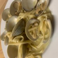 Linguini with fresh Clams · linguini  made with little Neck Clams served  Red or White