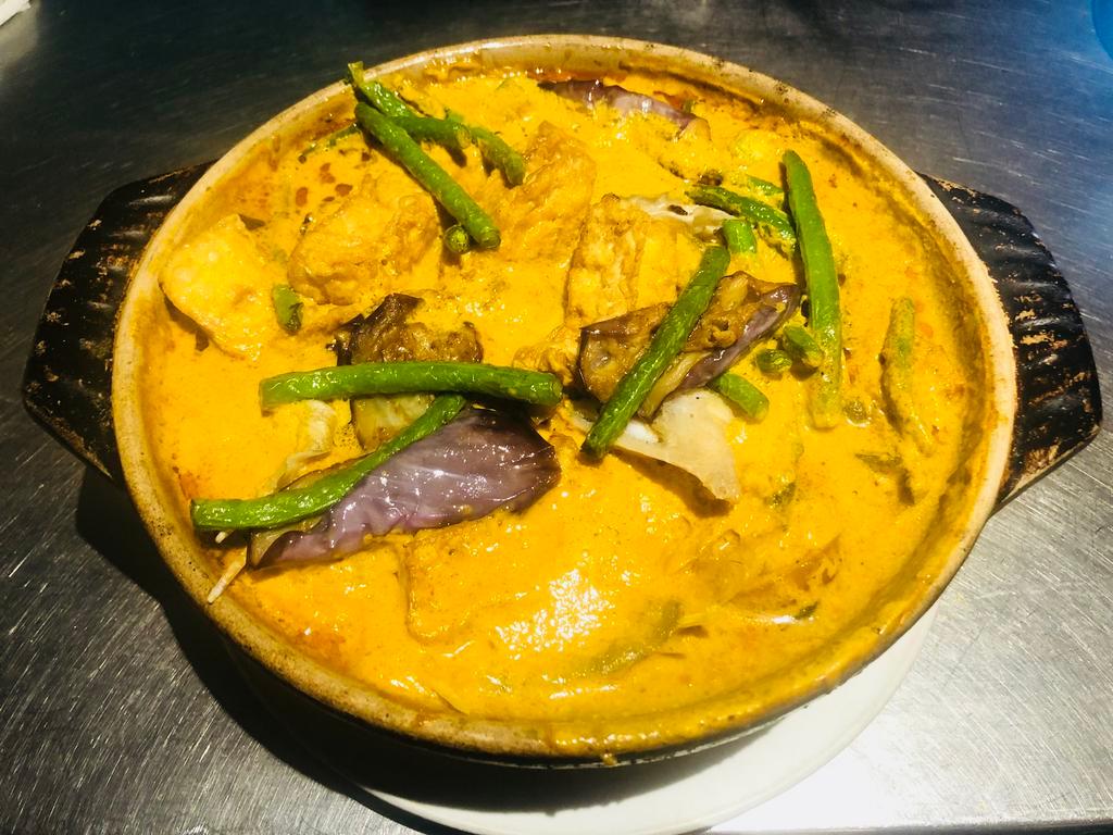 E2. Indian Curry Asam fish head or stingray fish Casserole · One of signature dish fish with onion, lady finger, string beans, tomato, crispy tofu and eggplant in curry asam sauce.spicy.