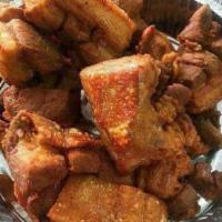 Chicharrón de cerdo con tostones  · pork rinds With tostones 