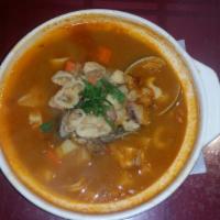 Sopa De Mariscos En Salsa · Seafood soup .