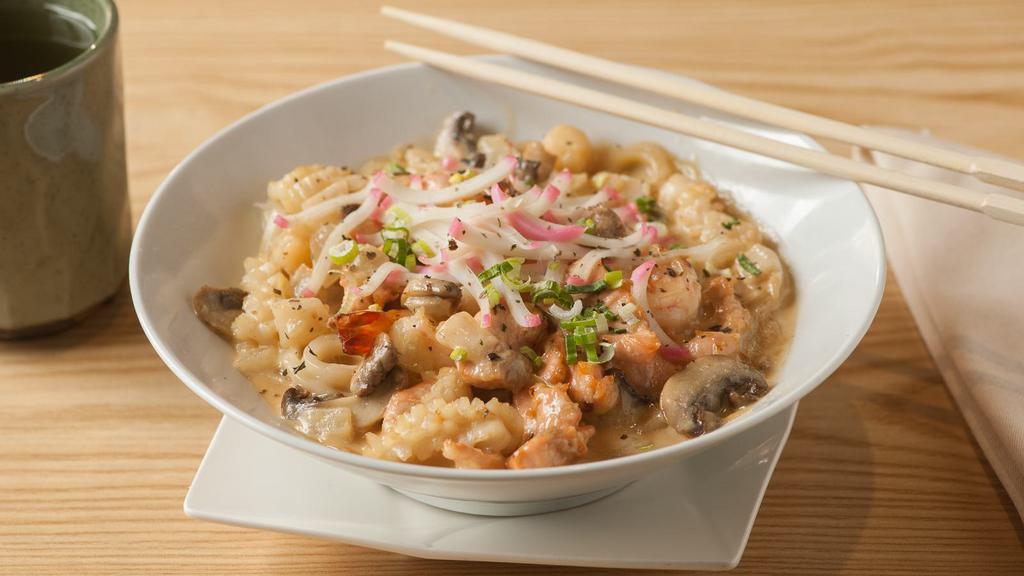 Seafood Garlic Udon · Japanese thick noodle with scallop, shrimp, salmon, squid, fish cake and creamy galice sauce.