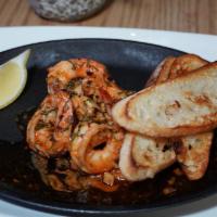 CAMARON AL AJILLO · Garlic shrimp with sliced bread