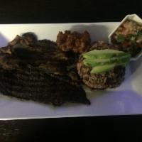Bandeia Salvadorena · Salvadorian platter, grilled beef, ribs, rice mixed with beans, avocado, chimol and tortilla.