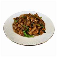N3. Pad Se-Ew · Sauteed flat rice noodle, egg, Chinese broccoli in black sweet soy sauce.