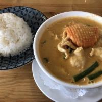 C4. Peanut Curry · Medium spicy curry with string bean, carrot and broccoli. Served with jasmine rice. Gluten f...