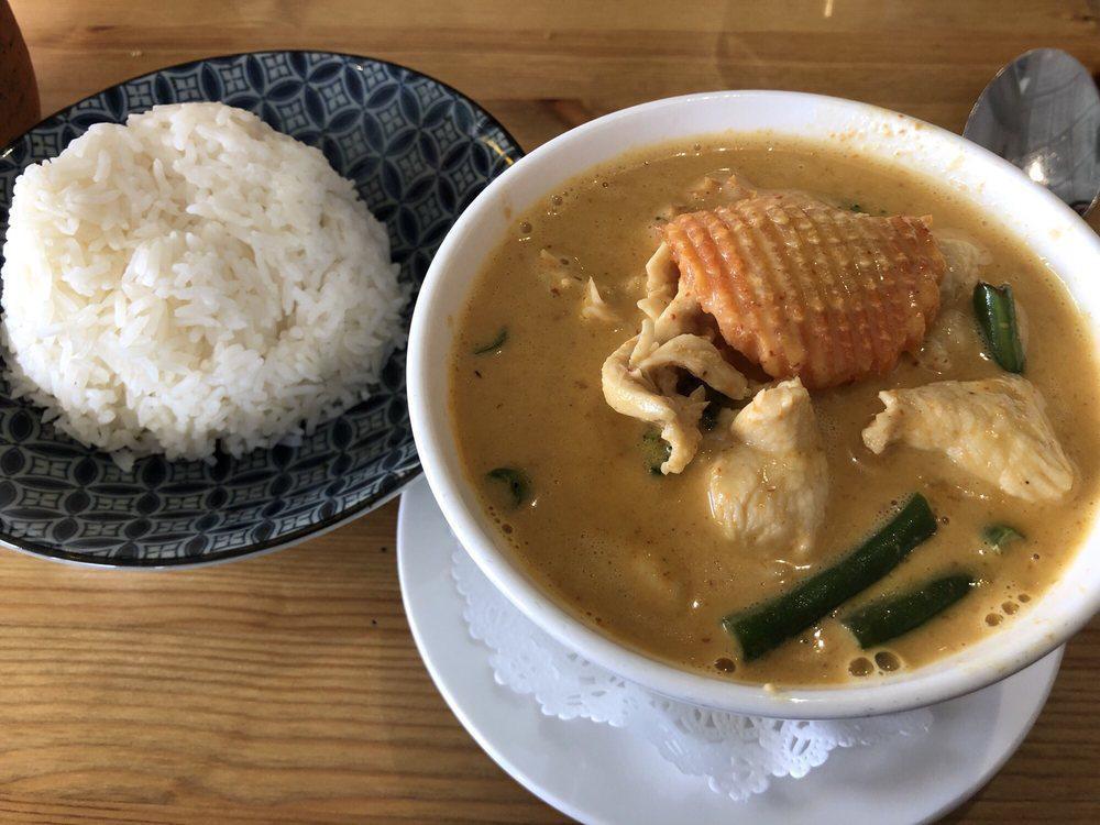 C4. Peanut Curry · Medium spicy curry with string bean, carrot and broccoli. Served with jasmine rice. Gluten free. Spicy.