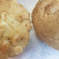 2 Macadamia Cookies · 