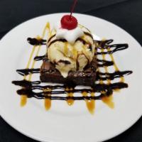 Brownie Cake with ice cream · 