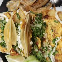 Taco de Chorizo y Huevo · Sausage and eggs