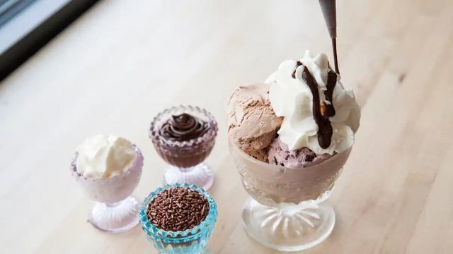  Make Your Own Sundae Kit · Everything you need to make sundaes at home including two pints of ice cream, a can of whipped cream, dry topping, and wet topping. Makes about 6 sundaes, or 2 or 8. 