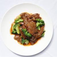 E5 Brown Sauce Style · Light brown sauce and broccoli.