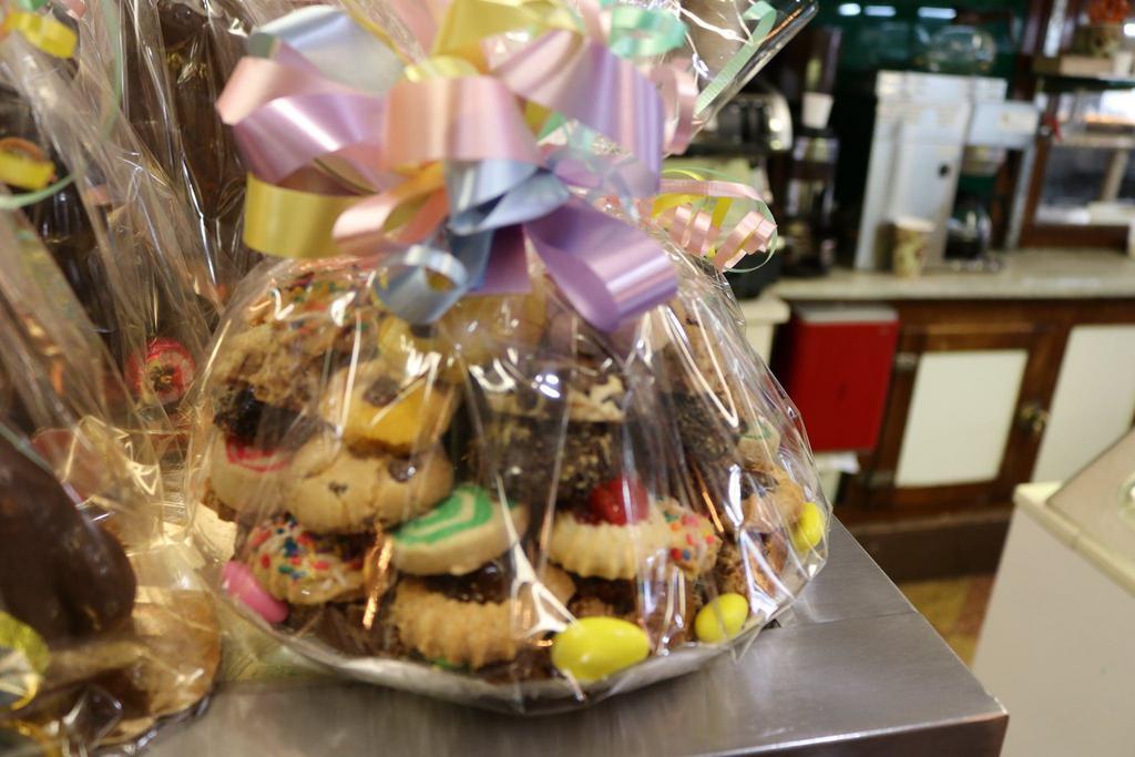 Assorted Cookie Tray- 1 lb. · 1 lb. butter cookie tray.
