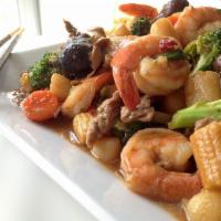 4. Happy Family · Jumbo shrimp, chicken, roast pork, beef with mixed vegetables, and chef's special sauce. Ser...