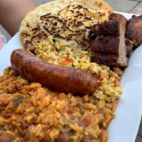 Desayuno Fogon Paisa · Breakfast of the house. Arepa con queso, chorizo, huevos pericos, calentado, and costillitas...