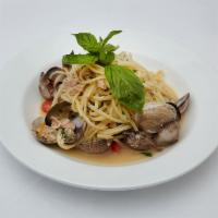 Linguine Vongole · Manila clams, garlic, oil and touch of red crushed pepper.