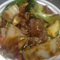 C2. Beef Chow Mein Combo Platter · Served with an egg roll and roast pork fried rice. 