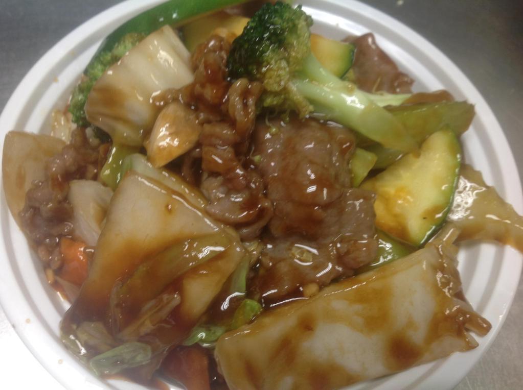 C2. Beef Chow Mein Combo Platter · Served with an egg roll and roast pork fried rice. 
