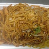 C4. Chicken Lo Mein Combo Platter · Served with an egg roll.