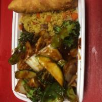 C11. Beef with Broccoli Combo Platter · Served with an egg roll and roast pork fried rice. 