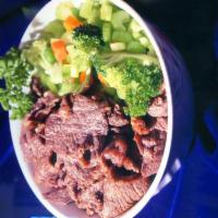 E7. Teriyaki Beef Bowl · Thinly sliced beef served over rice and steamed vegetables (celery, broccoli, peas, and carr...