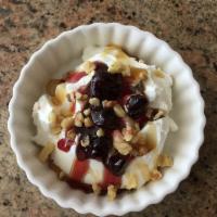 Yogurt with honey and walnuts · 