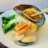 Seafood Soup Noodles海鲜汤面 · Savory soup with mixed seafood. 
