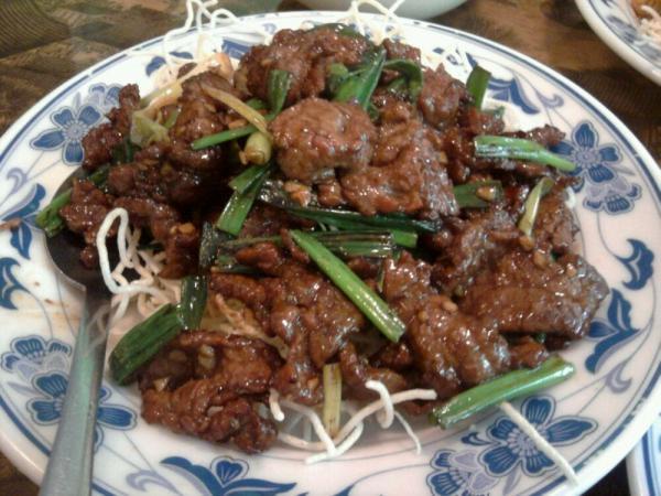 413. Mongolian Beef · Beef marinated with wine, sauteed with scallion and served on top of rice noodle. Hot and spicy.