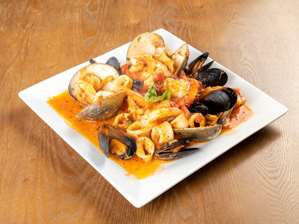 Giovanni Seafood · Shrimp, mussels, calamari and clams in marinara sauce.