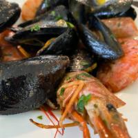 Gamberi e Cozze / Shrimp & Mussels · Perfect Summer Dish!  Shrimps & Mussels Tossed with White Wine, Olive Oil & Italian Parsley