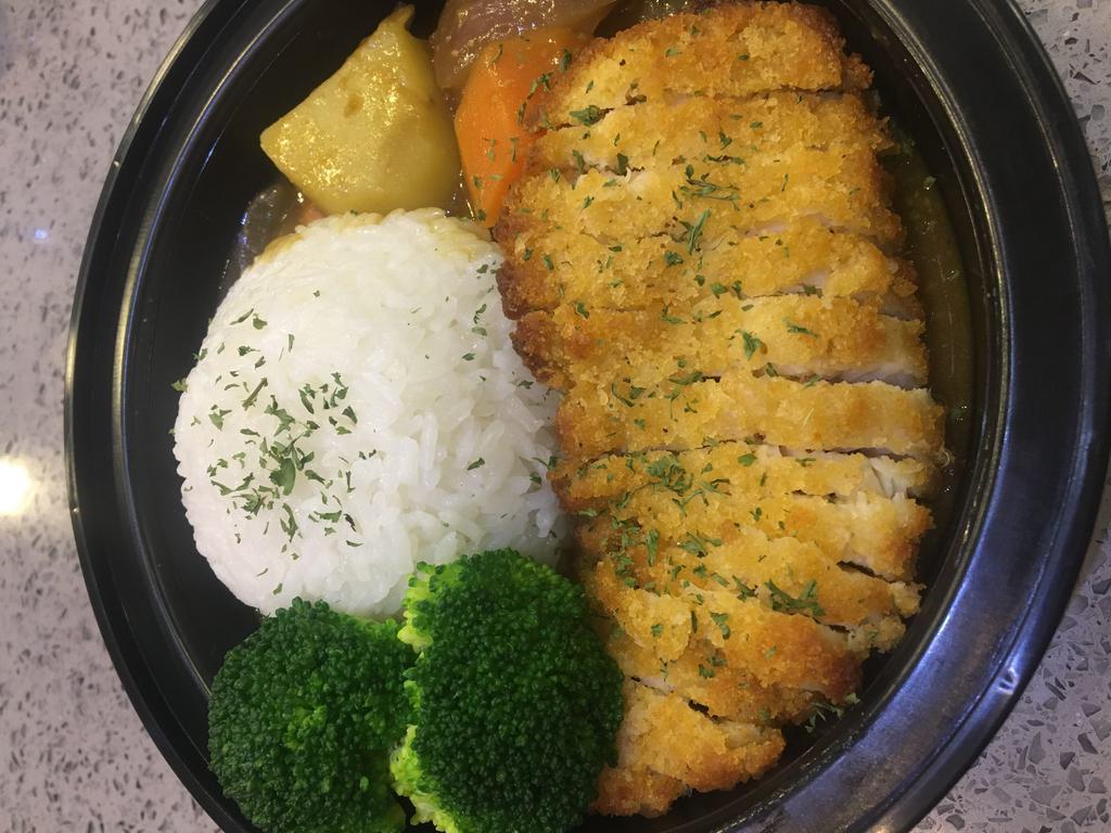 CHICKEN KATSU CURRY RICE · CARROT,POTATO, RED ONION ,BROCCOLI, PONKO CHICKEN WITH CURRY SAUCE ,MILD SPICY, WHITE RICE ON TOP 