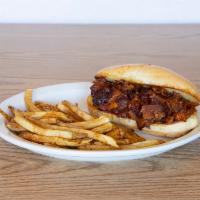 Slow Cooked Pulled BBQ Pork Sandwich · 