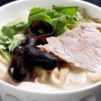 牛肉/羊杂/羊肉烩面 Beef/Lamb organs mixed/ Mutton Noodle Soup · Soup that is made with beef or lamb organs or mutton, broth, noodles, and vegetables.